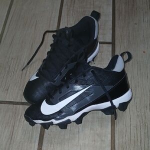 Nike Kids Black and White Soccer Cleats